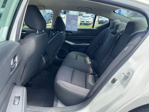 Used 2025 Nissan Altima 2.5 SV FWD image 9