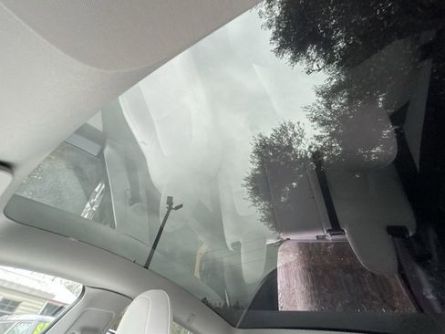 Used 2022 Tesla Model Y Long Range image 21