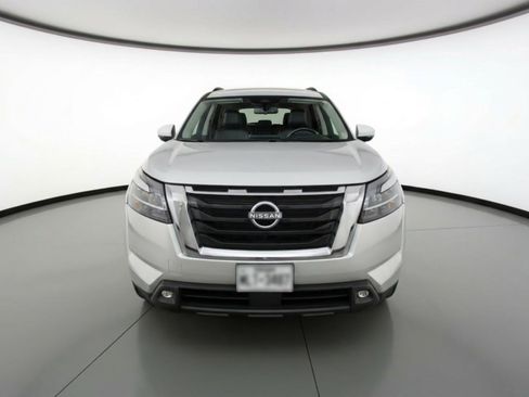 Used 2025 Nissan Pathfinder SV FWD image 2