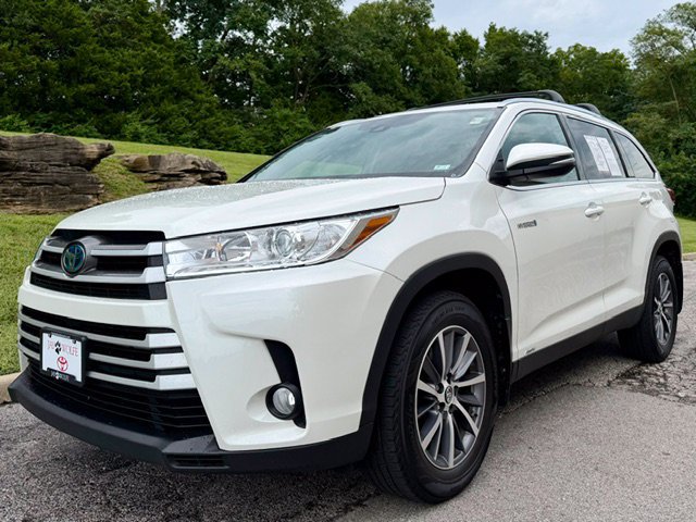 Used 2019 Toyota Highlander XLE AWD/4WD image 2