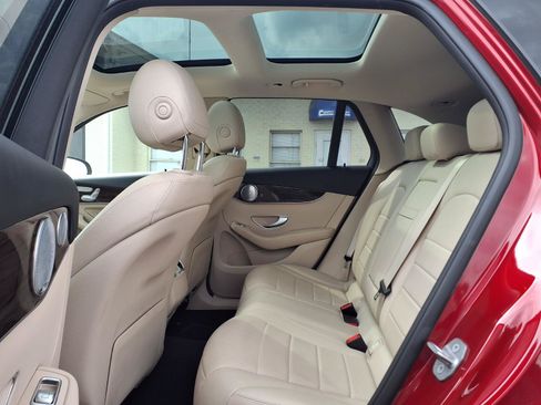 Used 2021 Mercedes-Benz GLC 300 4MATIC image 15