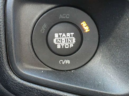 Used 2025 Jeep Gladiator Mojave AWD/4WD image 33