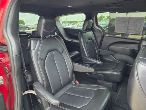 Certified 2025 Chrysler Pacifica Select FWD image 15