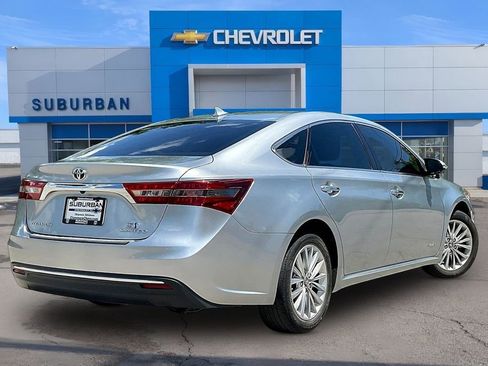 Used 2018 Toyota Avalon Limited FWD image 2