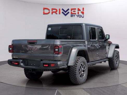 Used 2025 Jeep Gladiator Rubicon w/ Safety Group AWD/4WD image 5