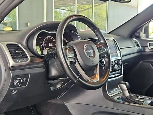 Used 2020 Jeep Grand Cherokee Laredo w/ Laredo X Package RWD image 11