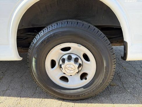 Used 2018 Chevrolet Express 2500 RWD image 26