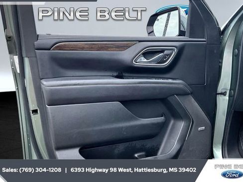 Used 2023 Chevrolet Suburban Premier image 17