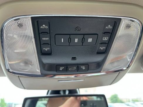 Used 2012 Jeep Grand Cherokee Overland AWD/4WD image 29