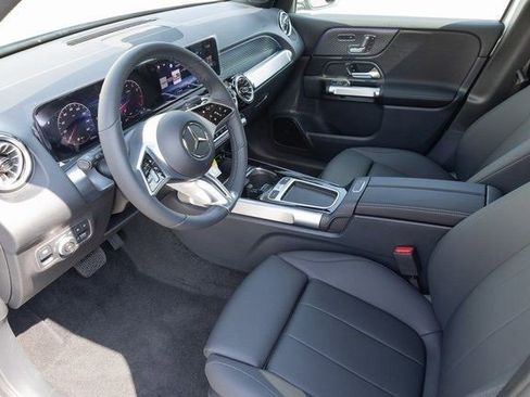 Certified 2025 Mercedes-Benz GLB 250 image 2