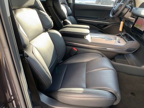 New 2026 Lincoln Navigator Premiere image 19