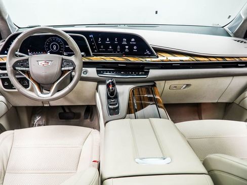 Used 2022 Cadillac Escalade Premium Luxury Platinum w/ Heavy-Duty Trailer Package image 5