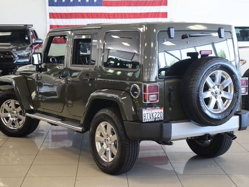 Used 2015 Jeep Wrangler Unlimited Sahara w/ Dual Top Group AWD/4WD image 7
