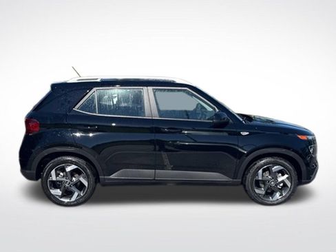 New 2026 Hyundai Venue SEL FWD image 2
