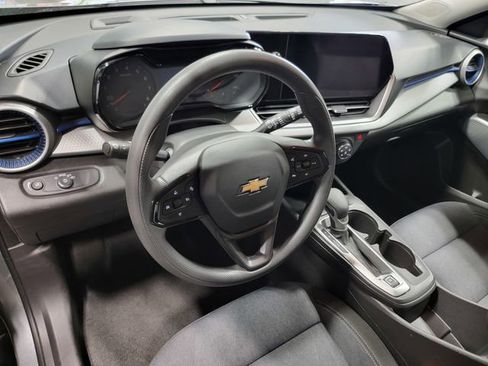 Certified 2025 Chevrolet Trax LS w/ LS Convenience Package FWD image 11