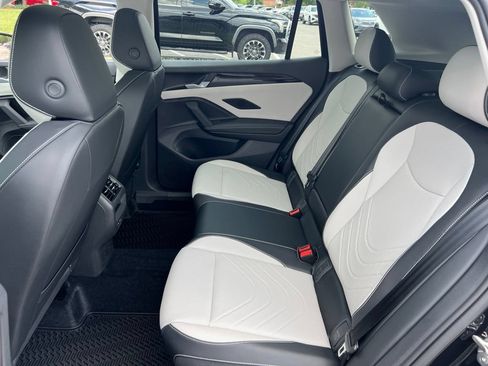 New 2026 Volkswagen Tiguan SE FWD image 24
