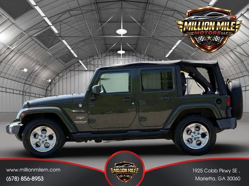 Used 2015 Jeep Wrangler Unlimited Sahara w/ Connectivity Group AWD/4WD image 8