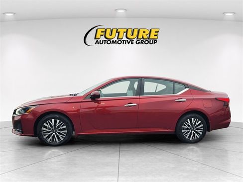 Used 2024 Nissan Altima 2.5 SV image 6