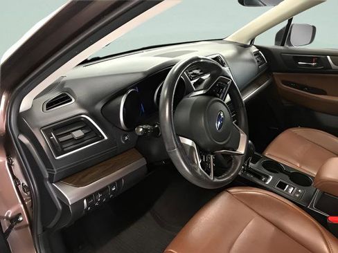Used 2019 Subaru Outback 2.5i Touring AWD/4WD image 16