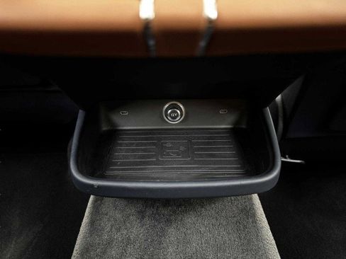 Used 2023 Bentley Bentayga Extended Wheelbase image 57