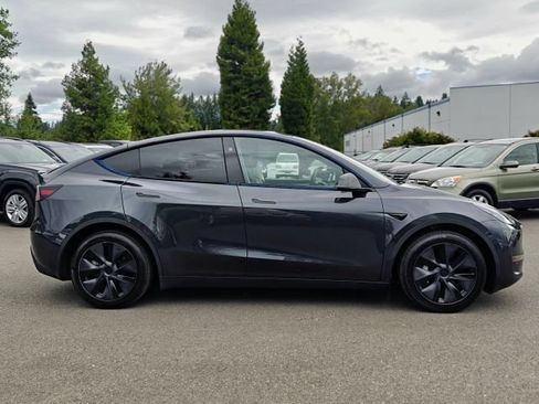 Used 2025 Tesla Model Y Long Range AWD/4WD image 13
