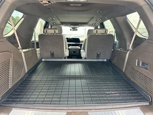 Used 2025 Chevrolet Tahoe Z71 w/ Comfort Package AWD/4WD image 9