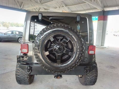 Used 2016 Jeep Wrangler Unlimited Sahara w/ Connectivity Group AWD/4WD image 5
