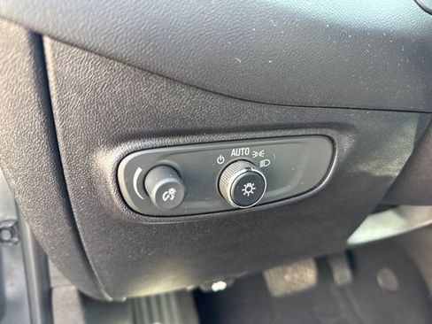 Used 2018 Chevrolet Equinox LS image 18