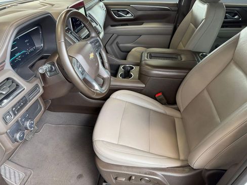 Used 2024 Chevrolet Suburban LT RWD image 5