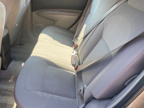 Used 2014 Nissan Rogue S FWD image 10