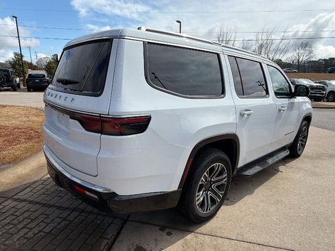 Used 2025 Jeep Wagoneer 4WD w/ Premium Group I image 8