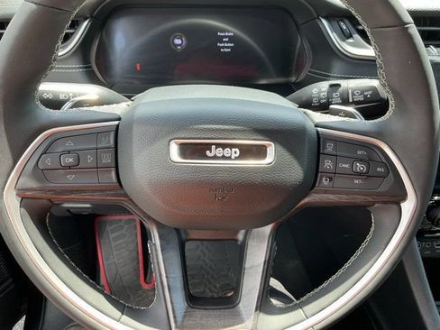 Used 2023 Jeep Grand Cherokee Limited AWD/4WD image 27