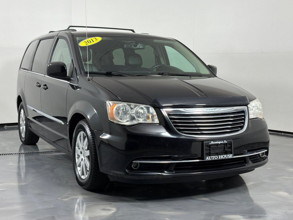 Used 2013 Chrysler Town & Country Touring FWD image 3
