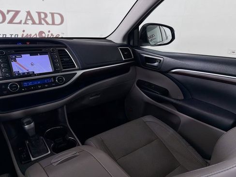 Used 2015 Toyota Highlander Limited Platinum AWD/4WD image 26