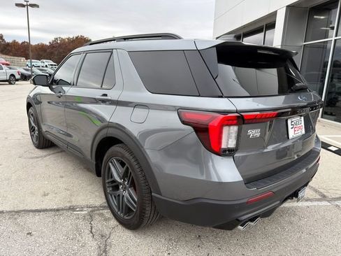 Used 2025 Ford Explorer ST image 5