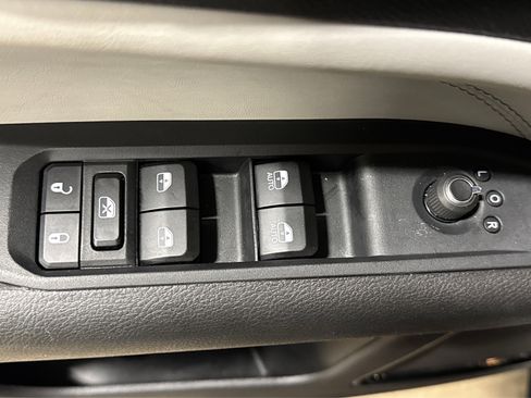 Used 2025 Jeep Compass Limited image 17