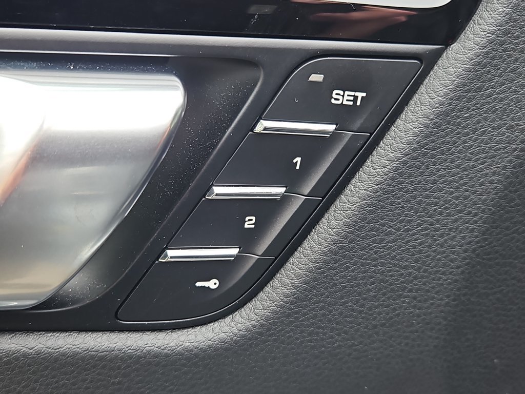 Certified 2026 Porsche Macan Turbo AWD/4WD image 24