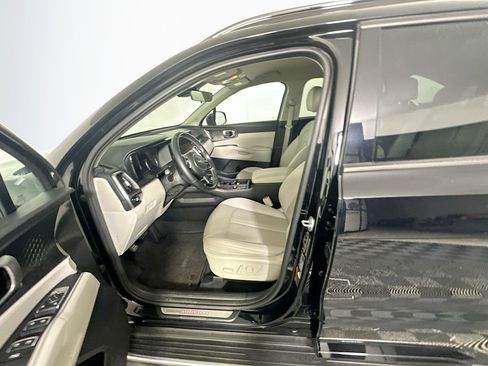 Used 2023 Kia Sorento S image 13
