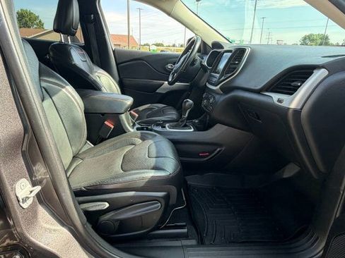 Used 2018 Jeep Cherokee Trailhawk AWD/4WD image 14