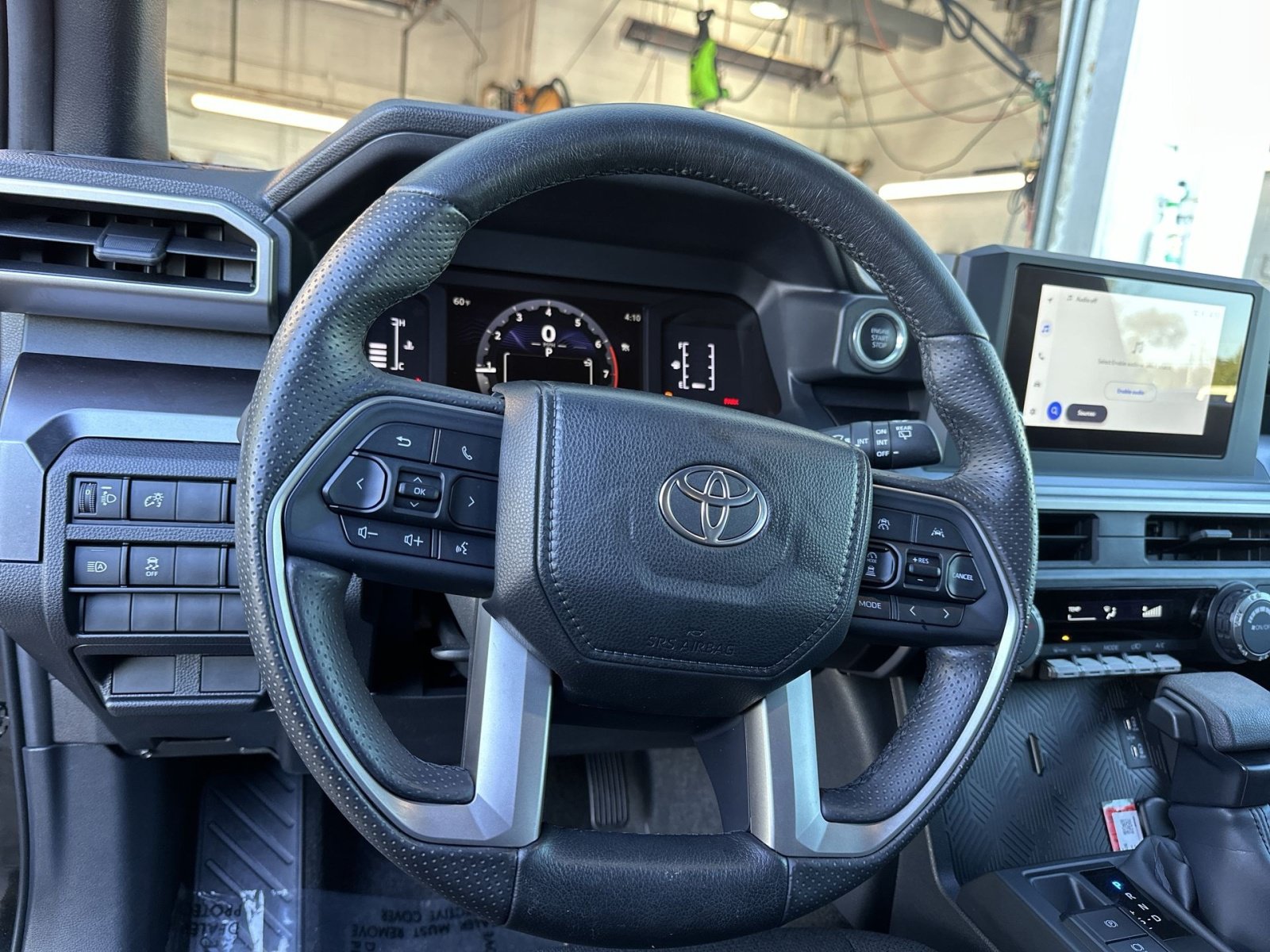 Used 2025 Toyota 4Runner SR5 AWD/4WD image 17