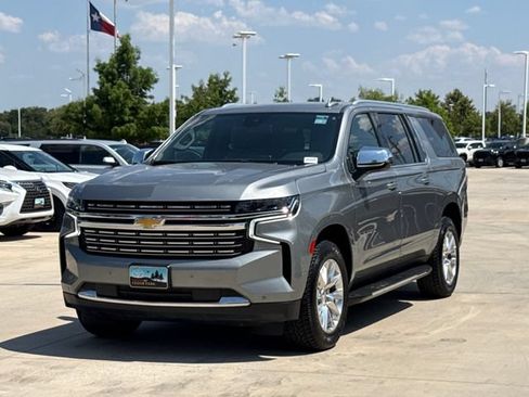 Used 2023 Chevrolet Suburban Premier RWD image 10
