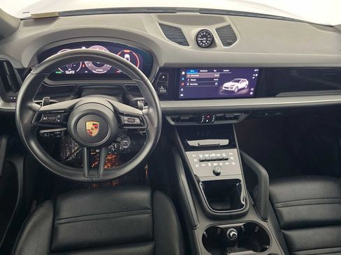 Used 2024 Porsche Cayenne S AWD/4WD image 18
