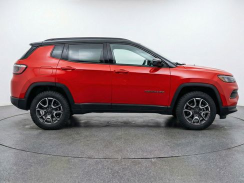 Used 2025 Jeep Compass Trailhawk image 11