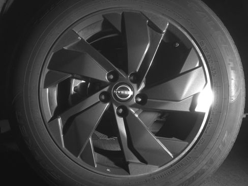 Used 2025 Nissan Rogue SV FWD image 12