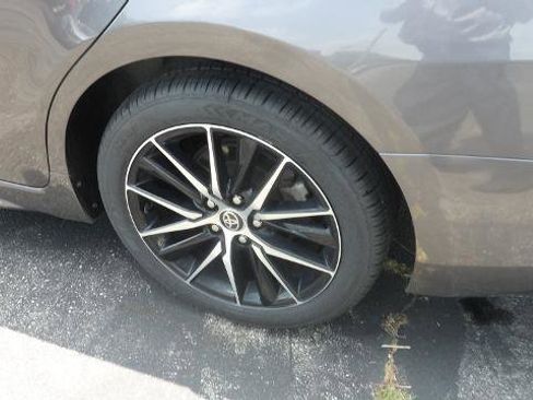 Used 2022 Toyota Camry SE image 6