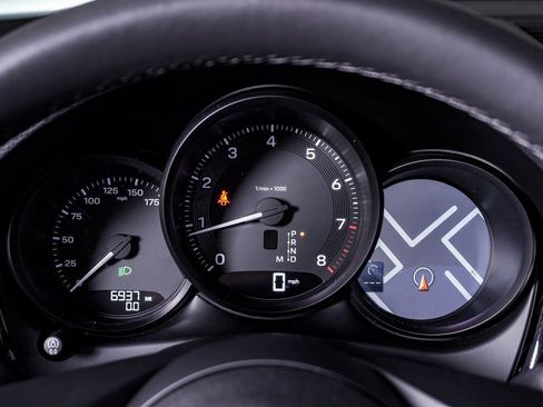 Certified 2025 Porsche Macan image 21