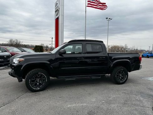 Used 2023 Toyota Tacoma SR5 AWD/4WD image 4