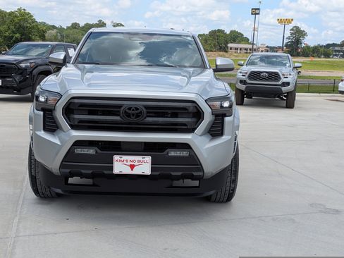 Certified 2024 Toyota Tacoma SR5 RWD image 9