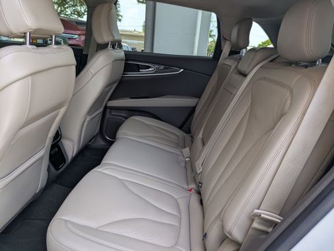 Used 2022 Lincoln Nautilus Reserve FWD image 15