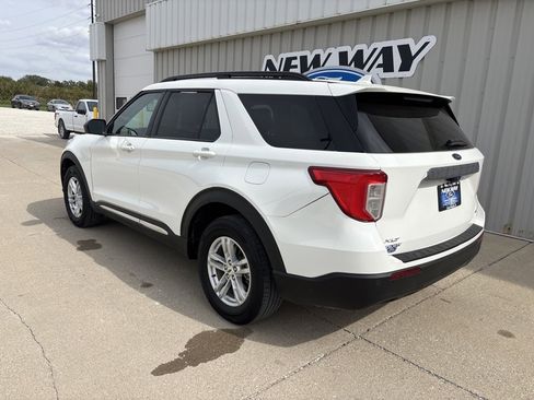 Used 2022 Ford Explorer XLT image 6